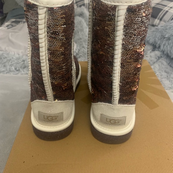 Reversible sequins UGG boots - Picture 4 of 5
